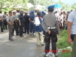 50 Police with rifles and batons blocked remedy yapen3