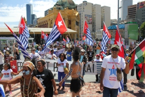 West Papuan Morning Star flags flying at Federation Square, Melbourne (Australia), December 1, 2012. (Photo: West Papua Media)