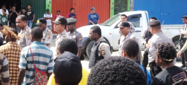 Indonesian police prevent KNPB demo; arrests of Victor Yeimo (Photos: West Papua Media stringers)