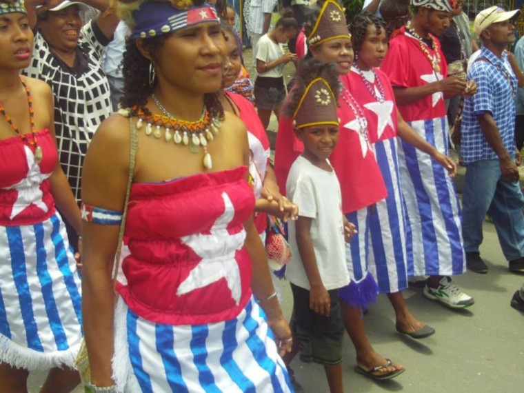Papuan women wearing the banned Morning Star flag as clothing at Manokwari demo to welcome Flotilla (Photo: West Papua Media stringers)