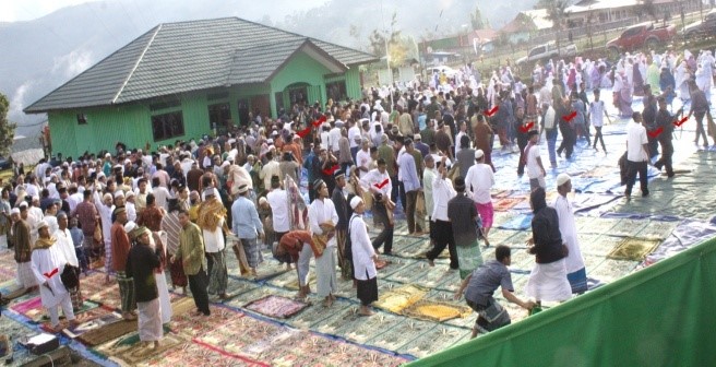 Evidence of of firearms use by Muslim community praying at the  big field in Tolikara (Photo: JPIC/WPM) - Note: Firearms are Indonesian army intelligence service issue)