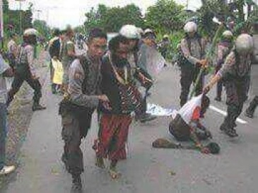 KNPB members being arrested in Wamena, May 30